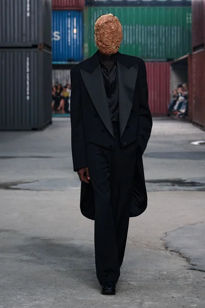 Look 19